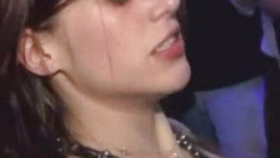 Едрогърдата брюнетка трудно може да уплаши и porno svirki най-големия пишка.