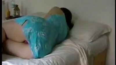 Секс робиня Ашли Лейн със еротичен масаж клипове запушена уста и доведена до оргазъм.