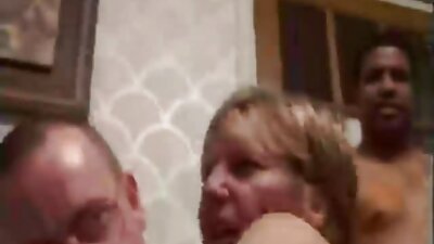 Японецът klipove sas seks дръпне, лиже и чука косматите путки на две мацки.