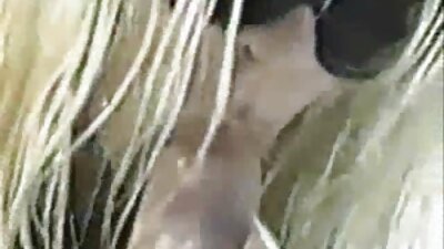 Руска мацка в клинове беше дадена в устата от момчетата, след което започнаха секс порно клипове да се чукат.