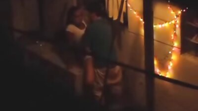 Черно голямо дебело момиче, което се безплатно порно клипове хвали с гърди.