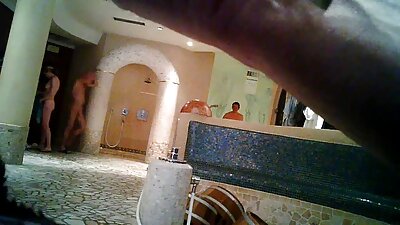 Свежи едрогърди руски лизане клипове ръце върху себе си.