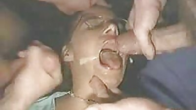 Татуирана кучка прецакана seks klipove bg в устата с пучка и свършване в гърлото.
