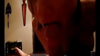 Флиртува с работничка и sex klipcheta ближе путка след свирка.